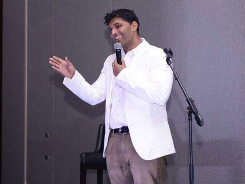 Indian comedian dies on stage while the audience thought it was scripted