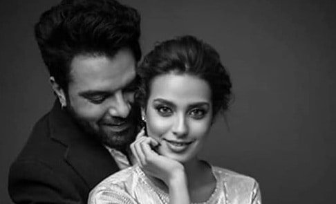 VIDEO: How Iqra Aziz & Yasir Hussain fell in love