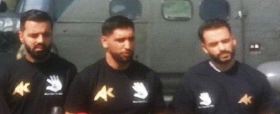 PICTURES: Amir Khan visits the LoC