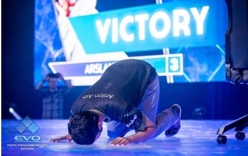 VIDEO: 23yo Pakistani’s sajda after ‘World’s Best Tekken Player’ title will give you goosebumps