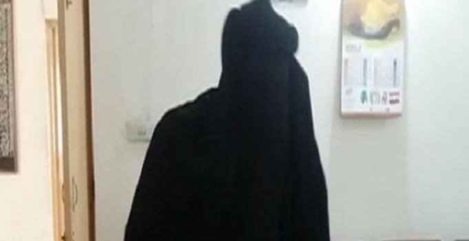 Burqa-clad man sneaks inside girls hostel in Multan