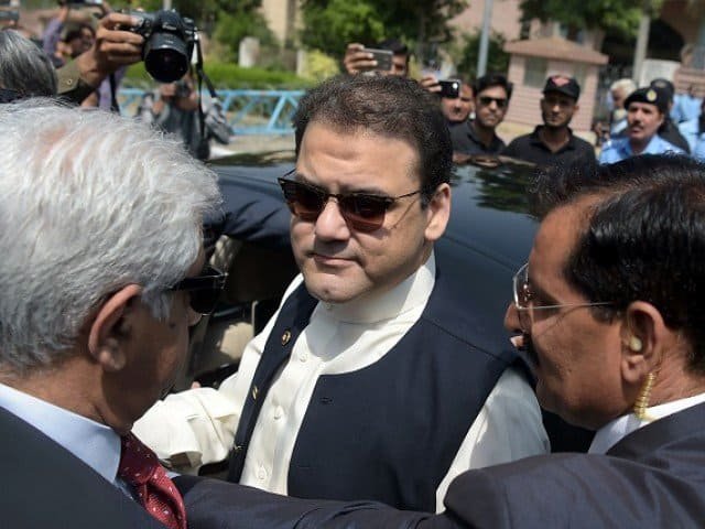 ‘Hussain Nawaz planning to come to Pakistan to strike deal with govt’