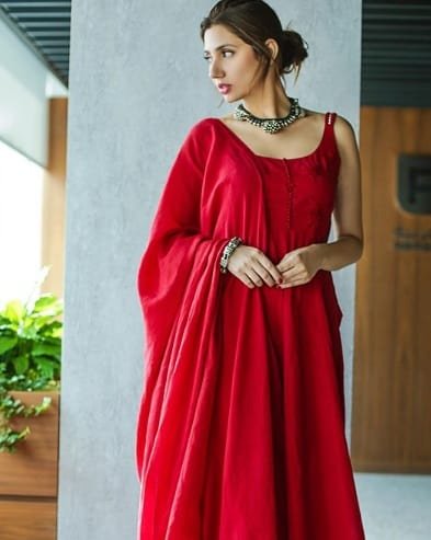 Be glam yet minimal this Eid