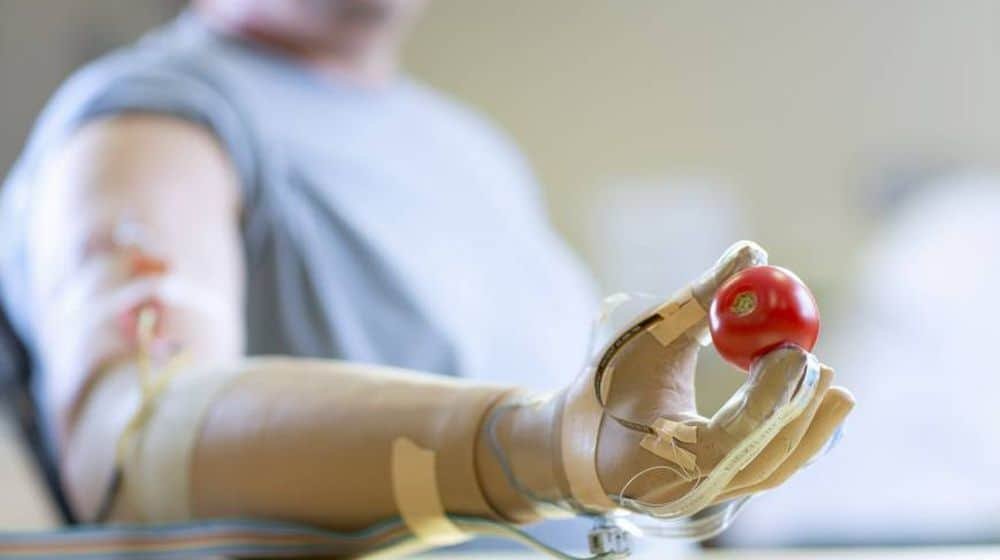 Pakistani engineers develop a prosthetic arm that is controlled with brain