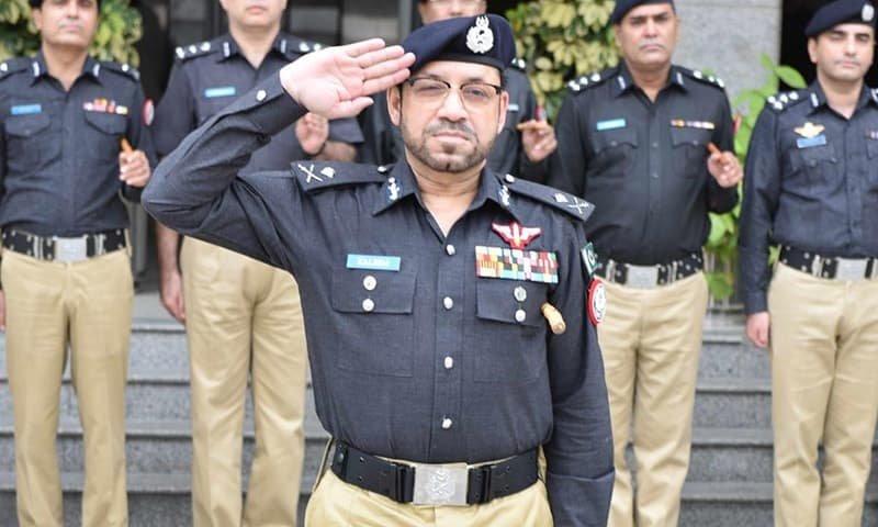 VIDEO: ‘Even my mother-in-law was looted in Karachi,’ regrets Sindh IG