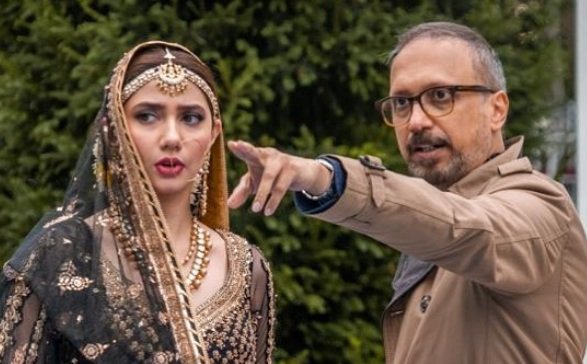 Asim Raza celebrates 100 days of ‘Parey Hut Love’ with BTS shots