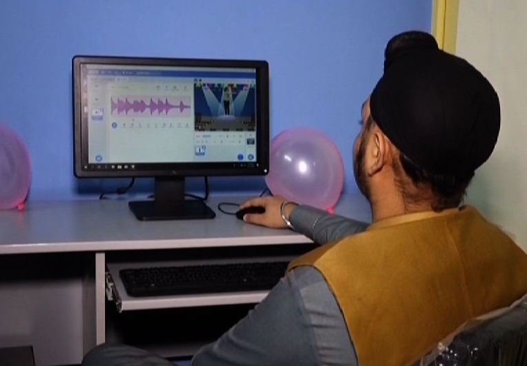 KP govt inaugurates IT lab at Guru Nanak School Peshawar