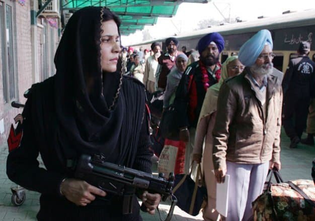 Viral image: Woman commando guards Indian Sikh pilgrims