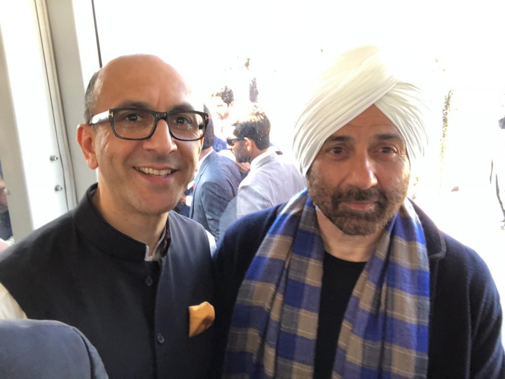Aneel Mussarat didn’t get a selfie with Manmohan but guess who all he did get one with