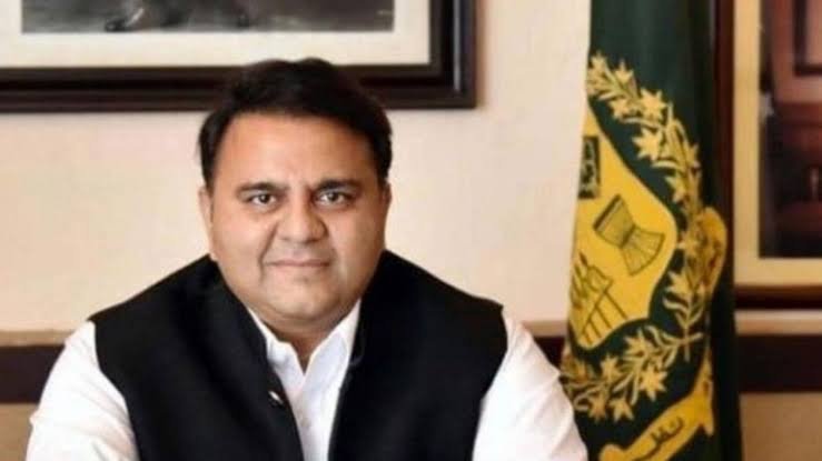 Fawad Chaudhry offers to help India handle smog