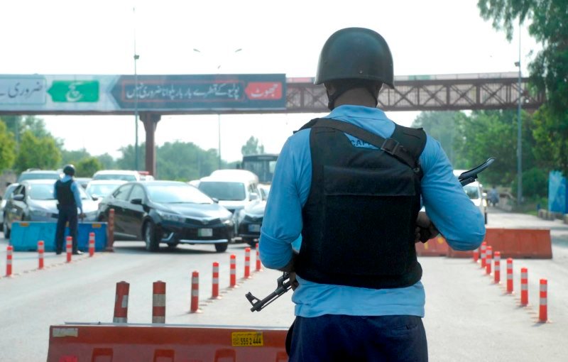 Azadi March: Police unhappy with govt over improper food, living conditions