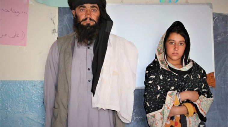Netizens praise man for educating daughters in war-torn Afghanistan