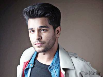 Asim Azhar ready to give away his jacket to one of his fans