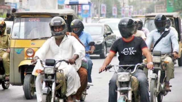 No fuel for motorcyclists without helmets