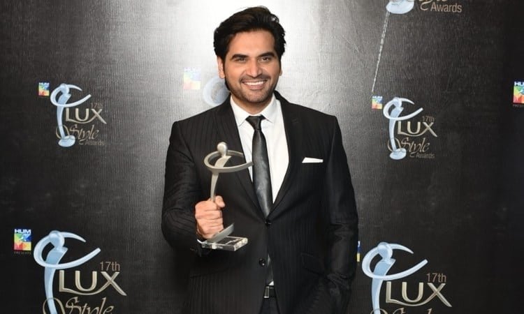 Humayun Saeed welcomes New Year at Makkah, performs Umrah