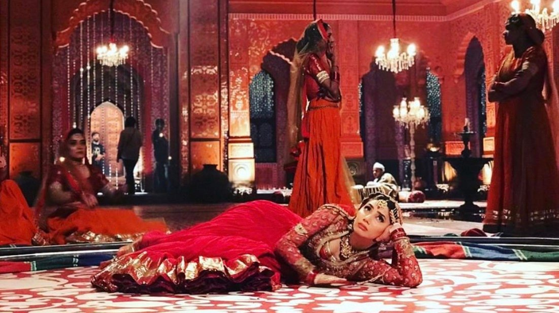 Mahira Khan shares never-seen-before pictures from the sets of ‘Superstar’, ‘Parey Hut Love’