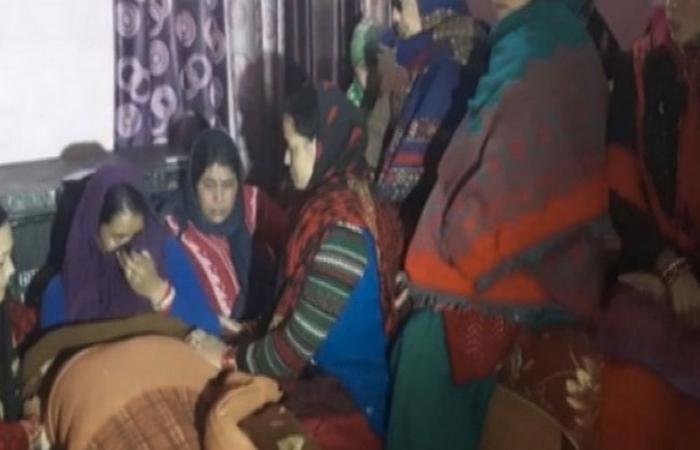 Indian army officer slips in snow near border, reaches Pakistan