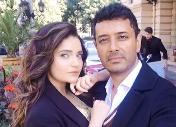 Armeena Khan reveals she tied the knot in a secret ceremony