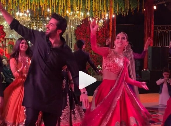 VIDEO: Sheheryar Munawar, Maya Ali set the dance floor on fire at Maya’s brother’s wedding