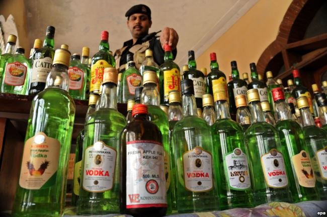 Islamic body to decide if minorities in Pakistan can hold liquor licenses