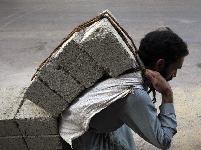 Sindh govt to pay daily wage labourers through mobile app