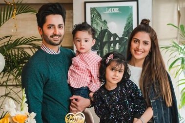 Ayeza Khan has coronavirus-related advice for all mothers out there