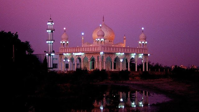 VIDEO: Azaan against coronavirus echoes from mosques, rooftops across country