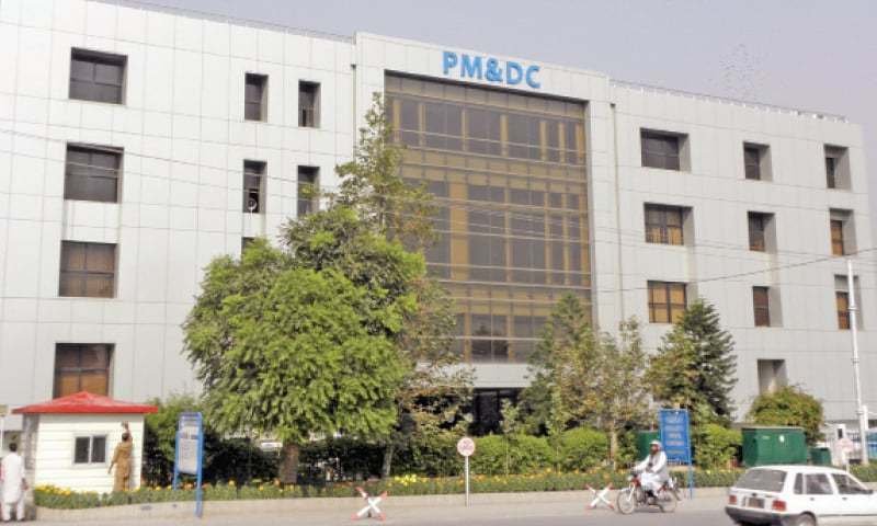Court orders jailing health secy for six months if PMDC building not opened in an hour