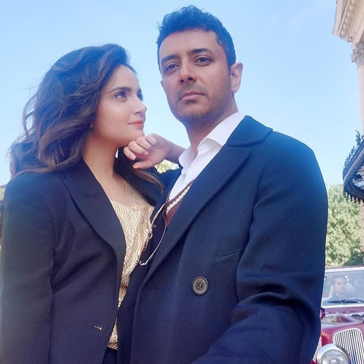 Armeena Khan receives inappropriate message, husband savagely responds