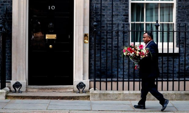 Pakistan delivers flowers to 10 Downing Street as British PM fights coronavirus