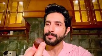 VIDEO: Bilal Ashraf makes his favourite healthy chocolate snack