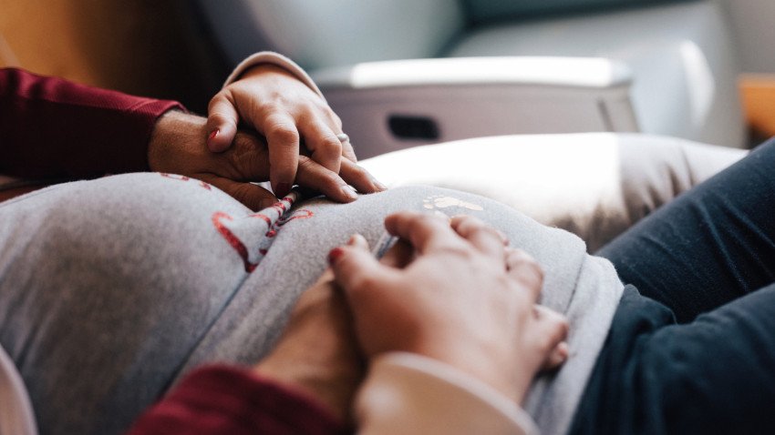 Man hides COVID-19 symptoms so he could be with his wife in the labour room