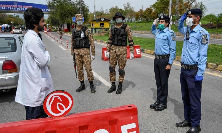 21 cops on Sunday, 92 health professionals in two days test positive for coronavirus