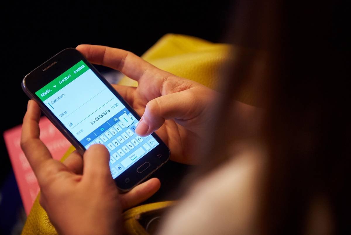 29-year-old woman commits suicide after husband refuses to buy smartphone