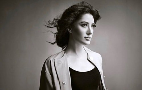 VIDEO: Mehwish Hayat recites ‘Karam Mere Aaqa’