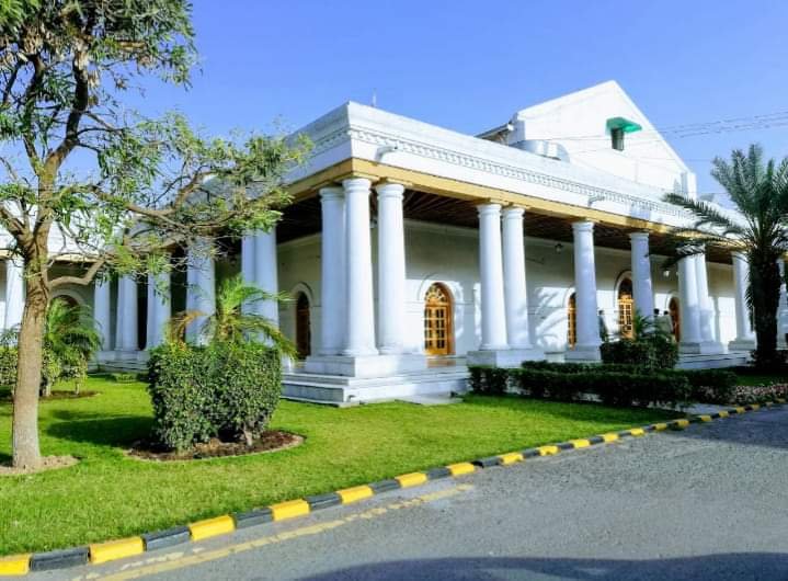 Bureaucracy in Naya Pakistan: Deputy commissioner ‘tortures’ subordinates over ‘poor performance’