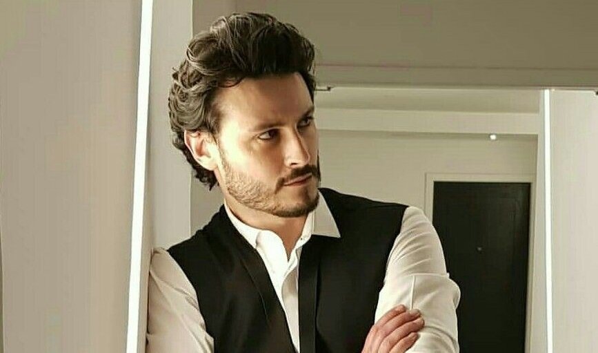 Every Karachiite will relate to Osman Khalid Butt’s hilarious Twitter exchange with K-Electric