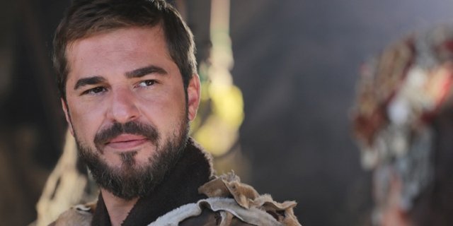 ‘Diriliş: Ertuğrul’ star Engin Altan virtually meets terminally ill Pakistani children