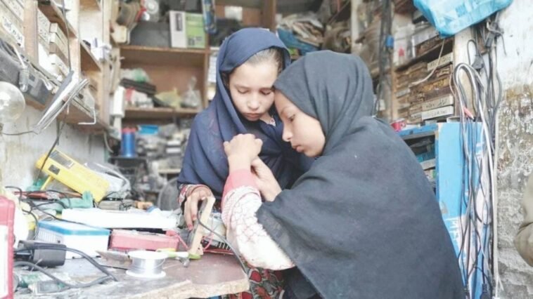 VIDEO: Electronics shop owner teaches daughters to repair things