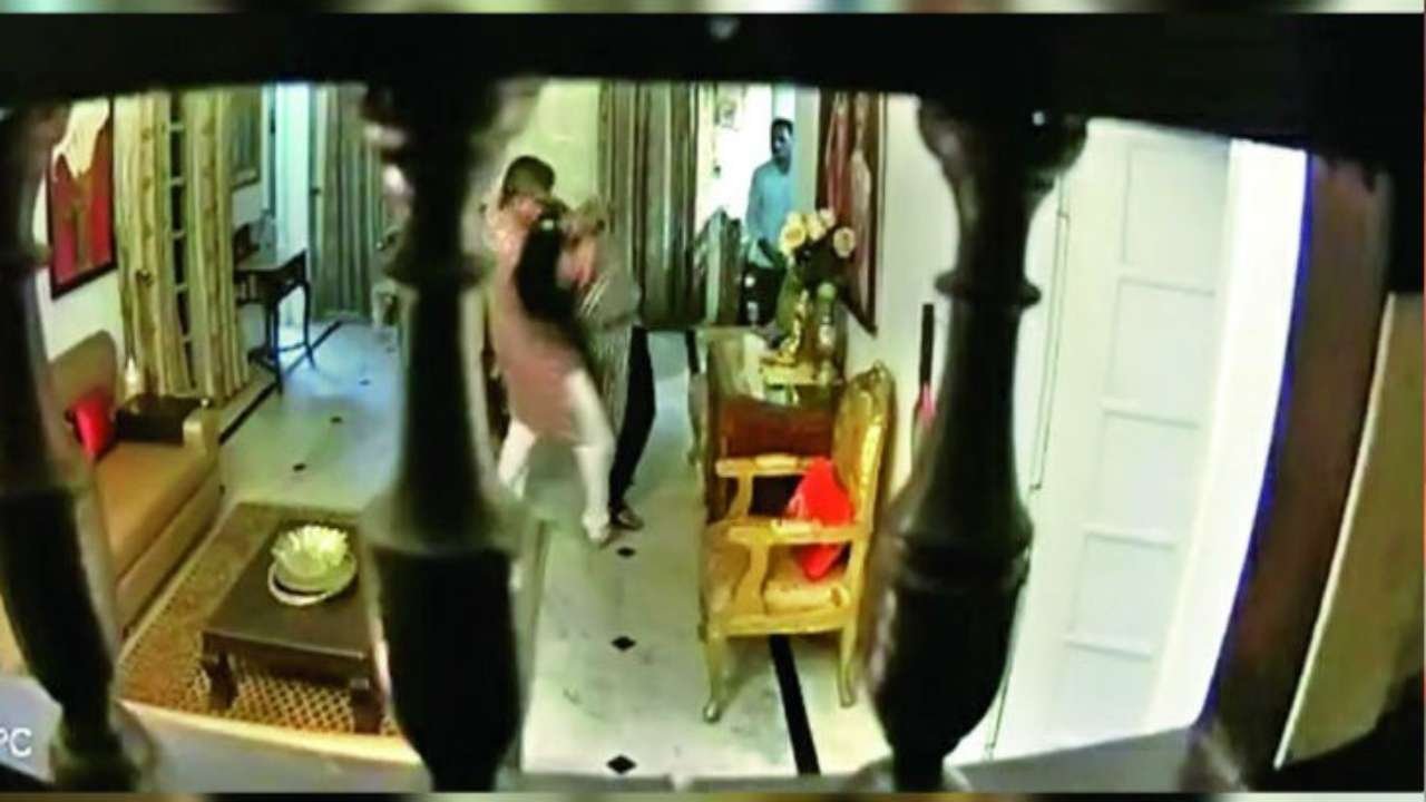 [GRAPHIC WARNING] Indian cop beating wife caught on camera