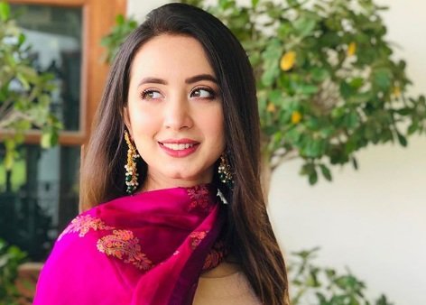 Komal Aziz Khan hits back at troll for moral policing her