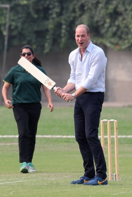 VIDEO: Kate Middleton, Prince William play games with students in Pakistan