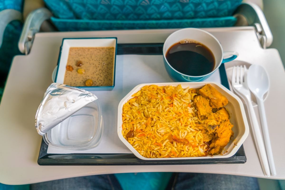 Meals banned during domestic flight operations as COVID-19 cases increase