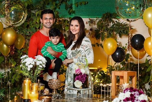 Shoaib Malik throws a surprise birthday for Sania Mirza in Karachi