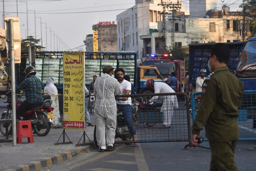 Lahore admin puts 13 more localities under ‘smart lockdown’