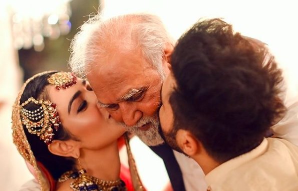 Sarah Khan remembers late parents in an emotional post