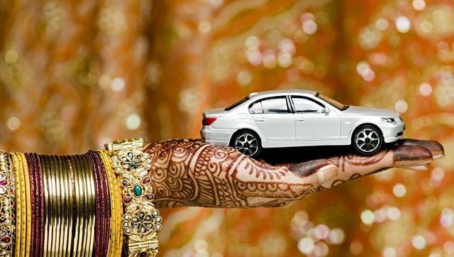 Survey reveals 61% Pakistanis support dowry