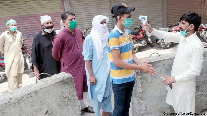 Pakistan reports lowest daily cases since Nov 10