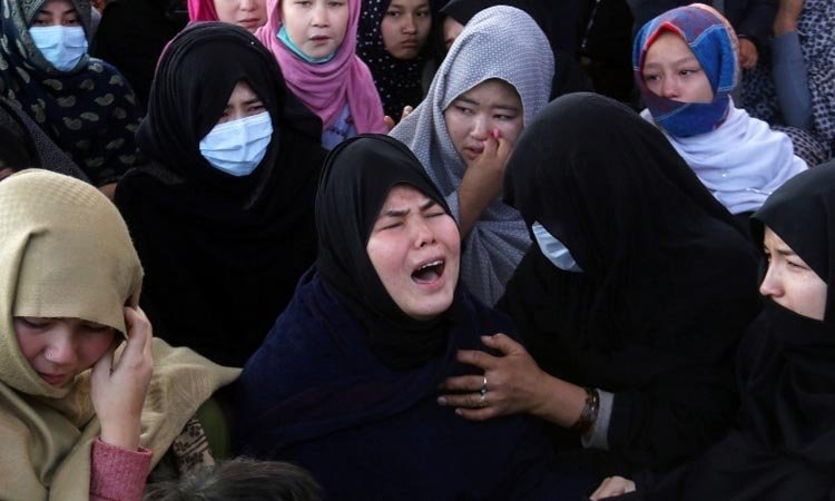 PM says ‘neighbour instigating sectarian terrorism’, asks Hazara victim families to bury loved ones