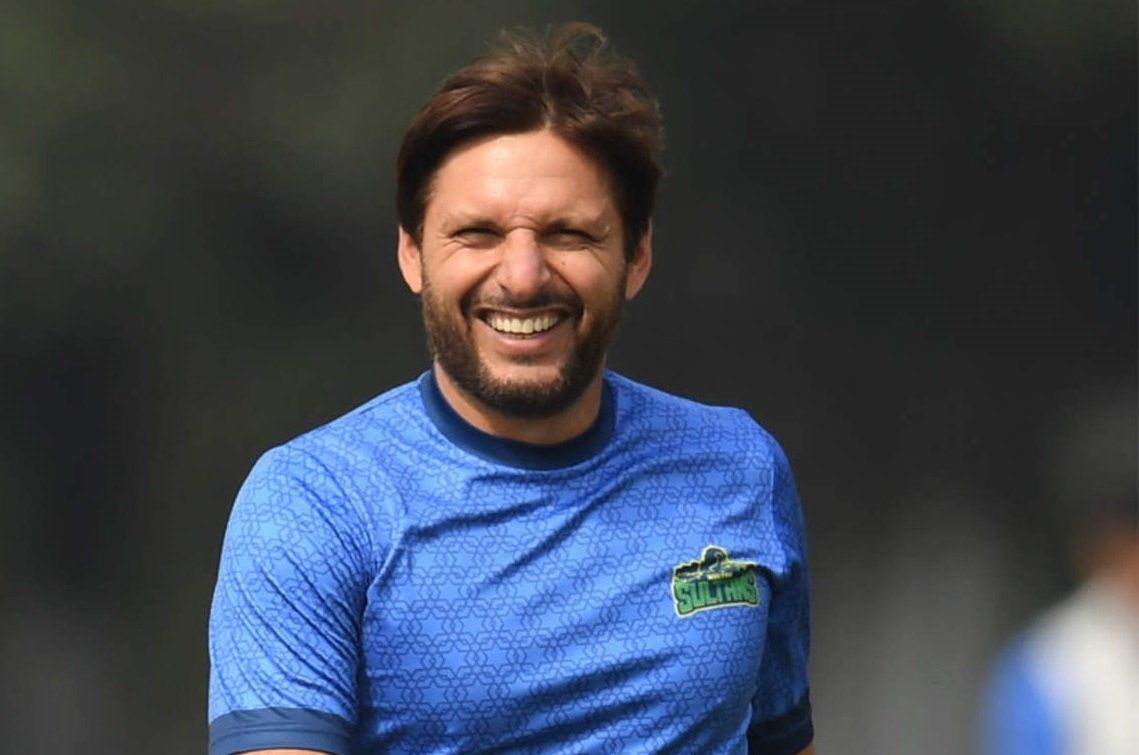 Video of elderly lady who fails to recognise Shahid Afridi goes viral